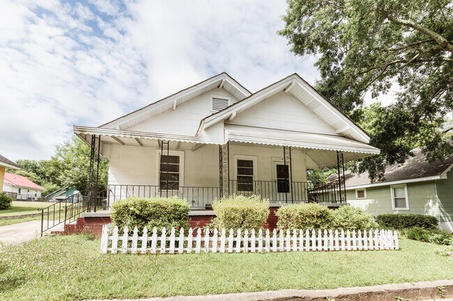 Building Photo - 8 A St