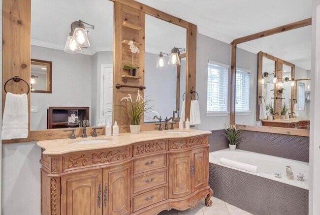 Building Photo - 3316 NE 16th St