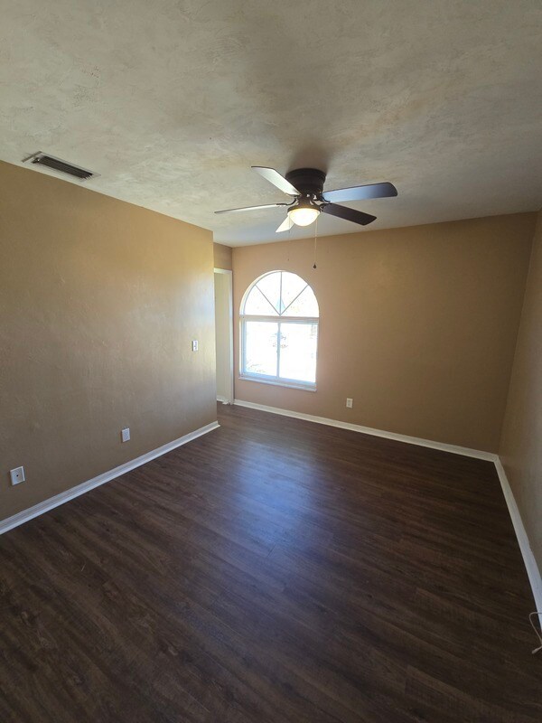 Building Photo - 18229 Hemlock Rd