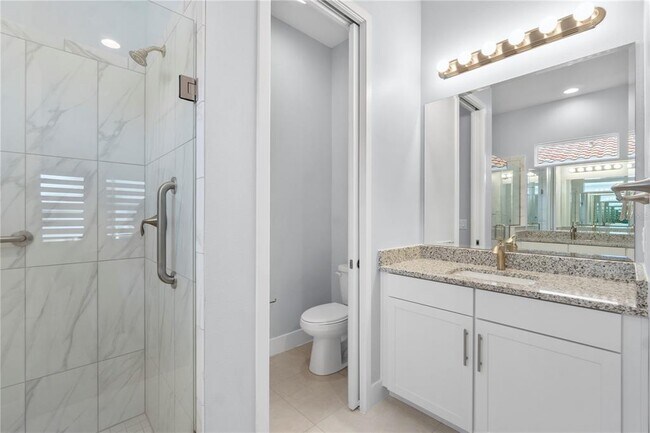 Building Photo - 2320 Symphony Cir