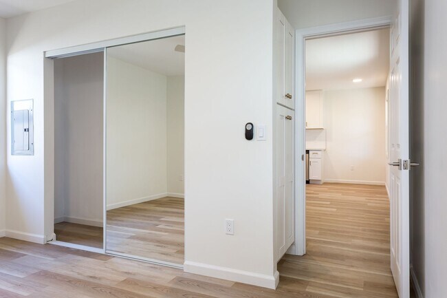 Building Photo - COMING SOON!! Amazing Renovated 1-BR Unit ...
