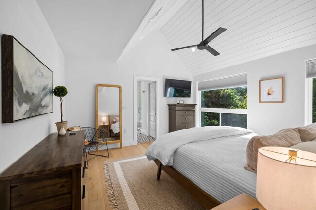 Building Photo - 1204 E 32nd St