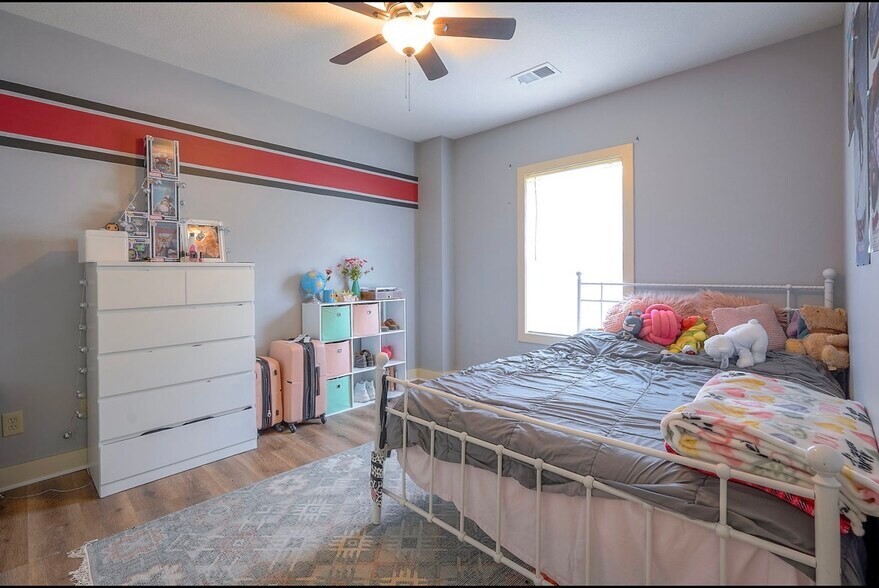 Building Photo - 10111 N Tullis Dr