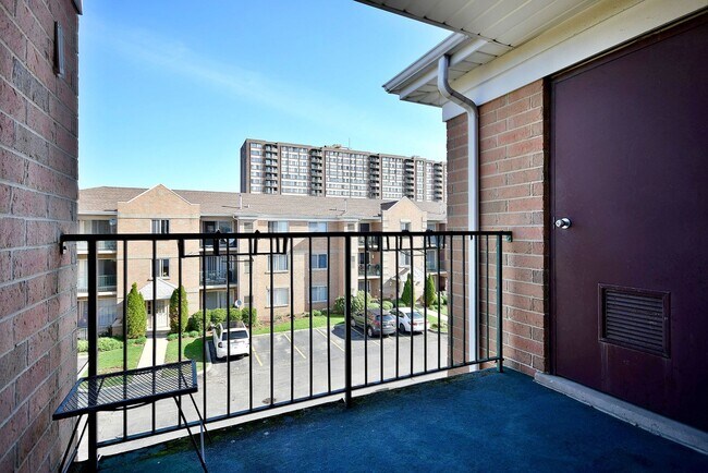 Building Photo - 5351 N East River Rd