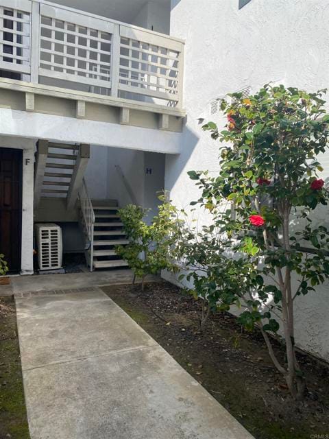 Building Photo - 546 Via De La Valle
