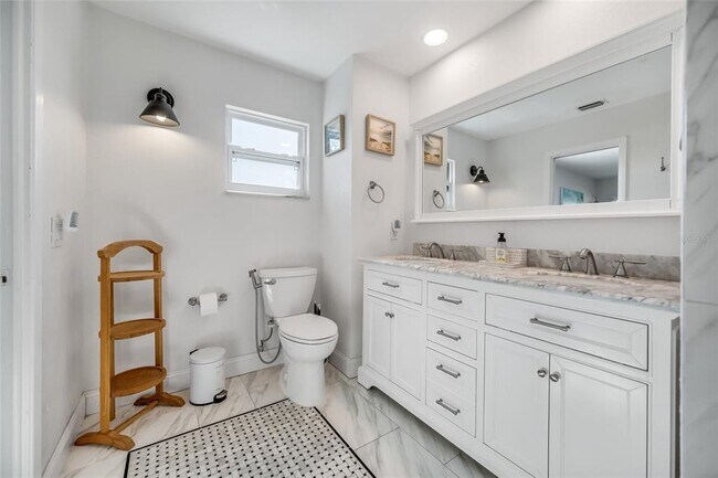 Building Photo - 4622 Bay Crest Dr