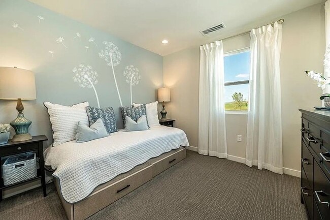 Building Photo - Beautiful 3-Bed, 2.5-Bath in Tesoro Viejo