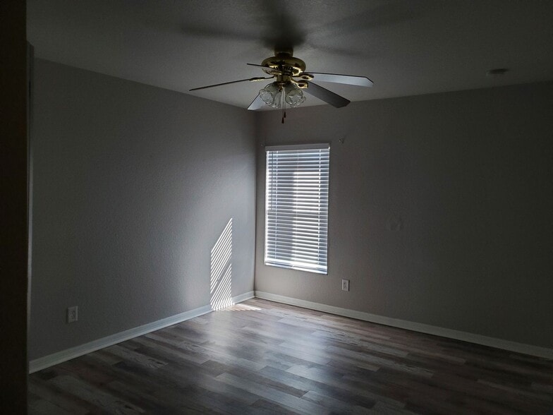 Building Photo - 445 Reading St