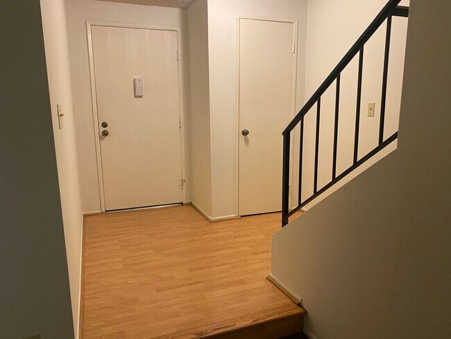 Building Photo - 2 Bedroom TownHome