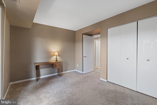 Building Photo - 1040 Deer Ridge Dr