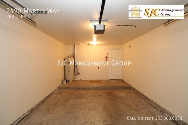 Building Photo - 2490 Martin Way