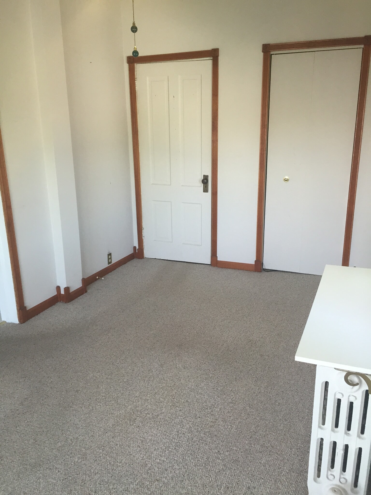 Den - 422 N 9th Ave W