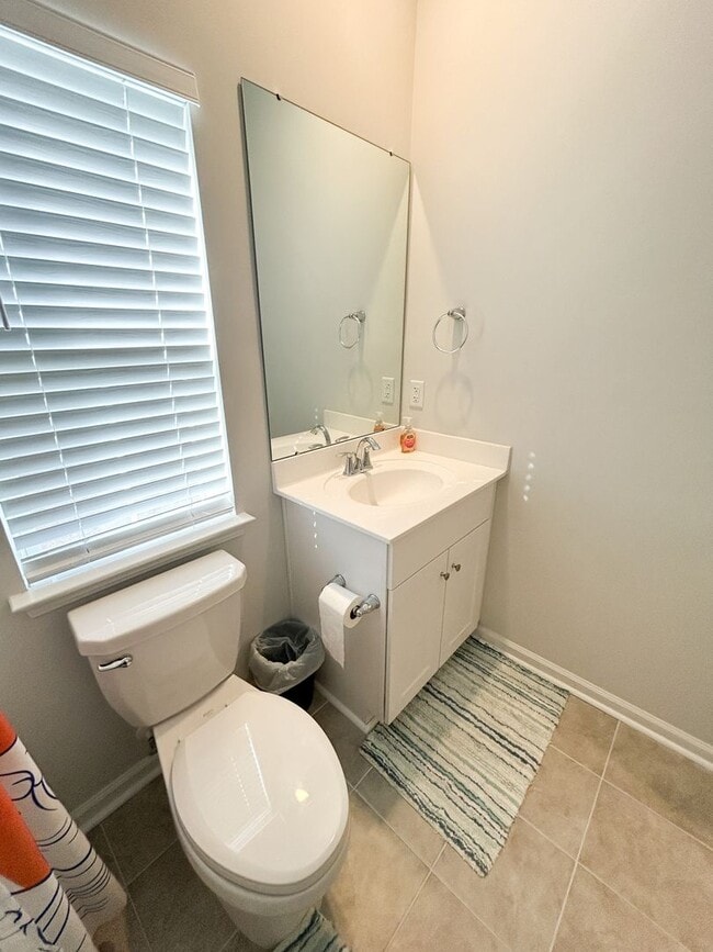 Building Photo - Lovely Furnished Home - $200 Off 1st Month Rent (Upon Approval)