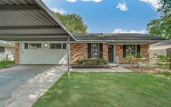 Building Photo - 1806 Cypress Dr