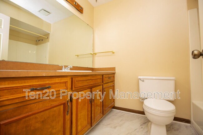 Building Photo - 1430 Lokey Dr