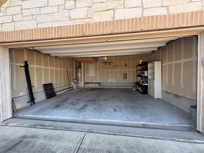 Building Photo - 8932 Southwick Dr