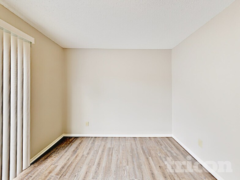 Building Photo - 5970 Draycott Dr