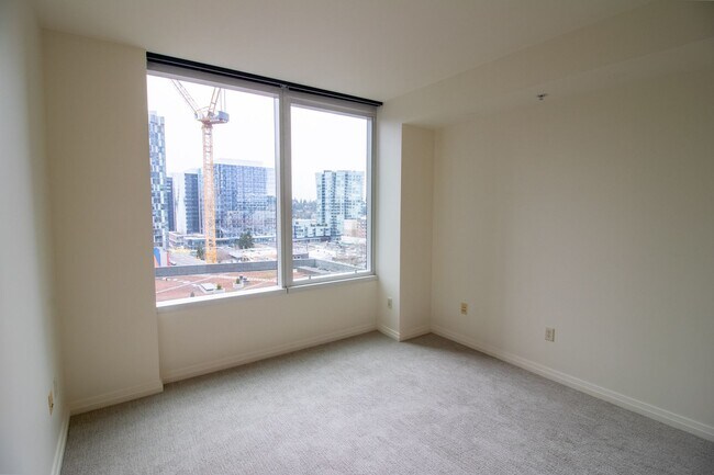 Building Photo - 1bd/1.5ba Bellevue Condo