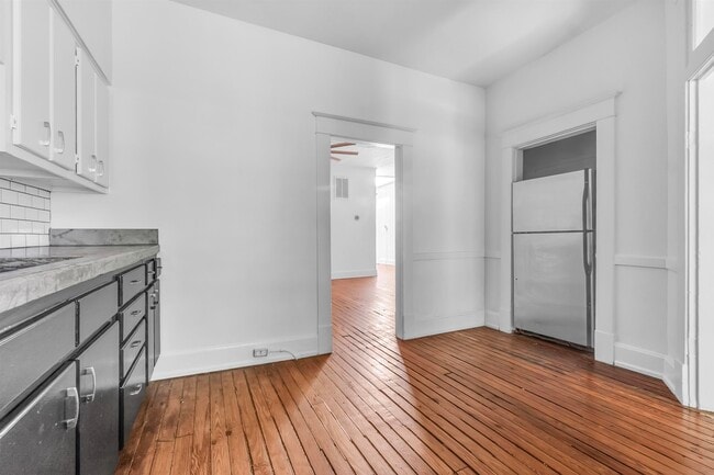 Building Photo - 2553 Broad Ave