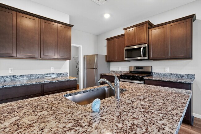 Building Photo - Spacious 4BR/2.5BA Home in El Reno — 2,213 Sq Ft, Move-In Ready