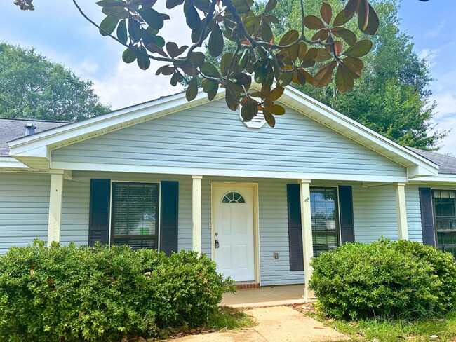 Building Photo - 9730 Trailwood Dr S