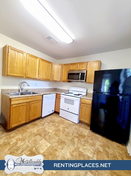 Building Photo - 1240 Holden Dr