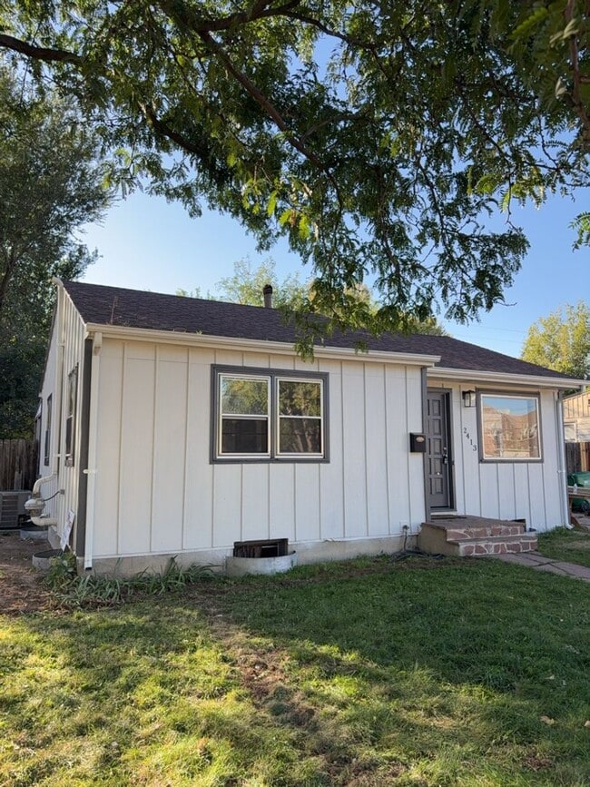 Building Photo - Beautifully Updated 3 Bedroom 2 Bath Home ...