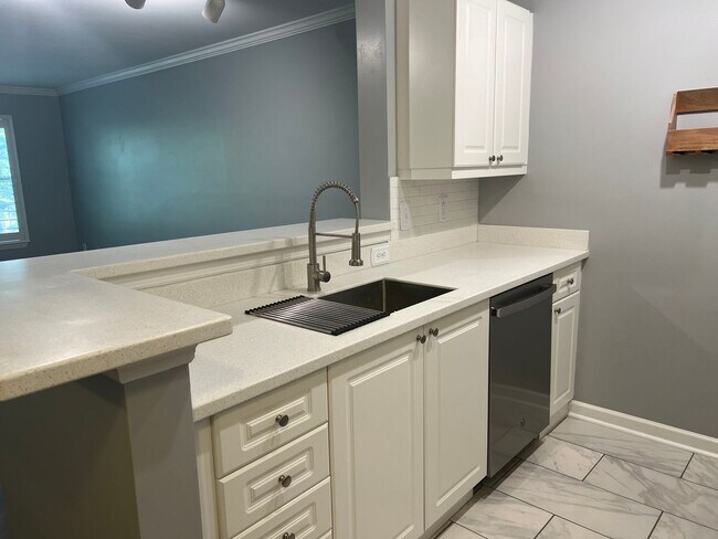 Building Photo - Beautifully Updated Brighton Bay Villa