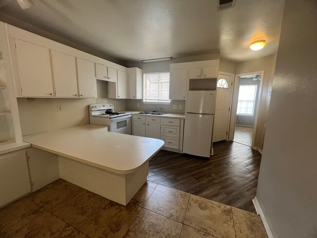 Building Photo - CUTE CUTE CUTE Single story townhome..