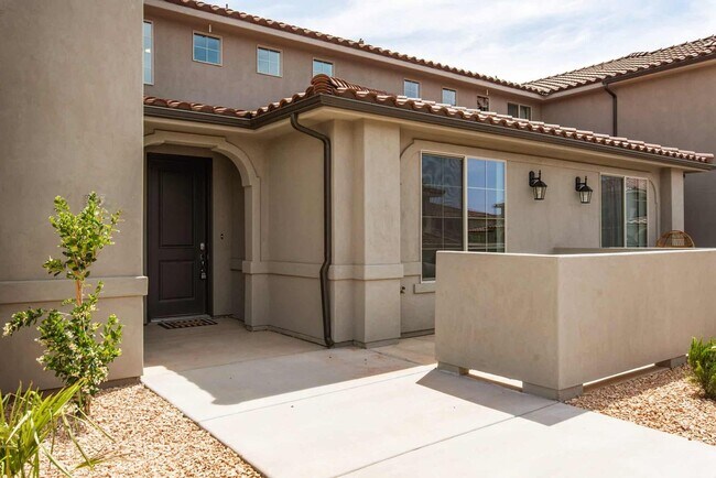 Building Photo - Modern 3-Bedroom, 2-Bathroom Home in Escondido at Sienna Hills