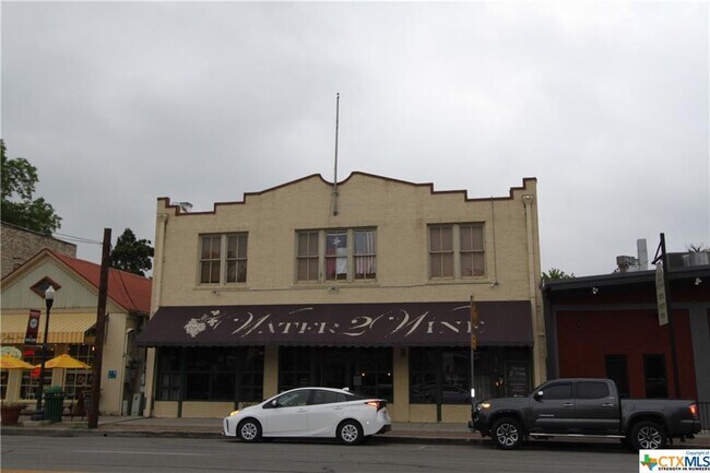Building Photo - 185 S Seguin Ave