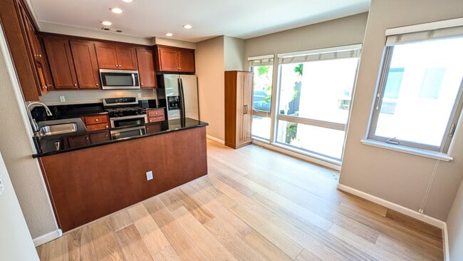 Building Photo - 1544 Sunnyvale Ave