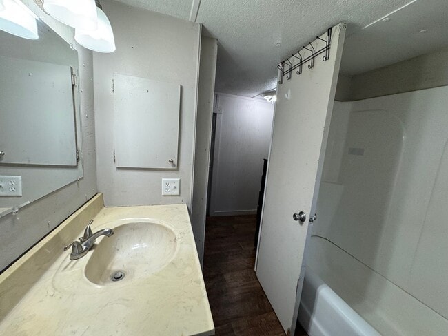 Building Photo - 2 Bedroom / 1 Bath Single wide for Rent – Irvin St, Live Oak, FL