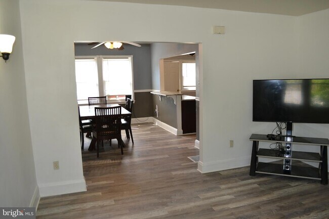 Building Photo - 5153 Frederick Ave