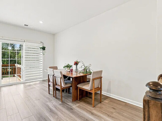 Building Photo - Lease OR Lease to Own