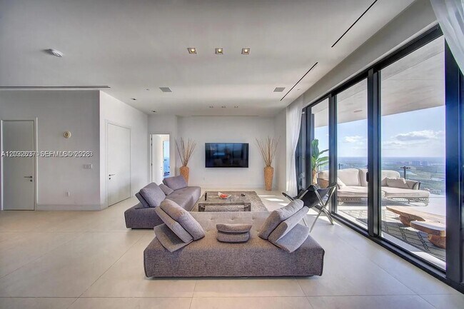 Building Photo - 17141 Collins Ave
