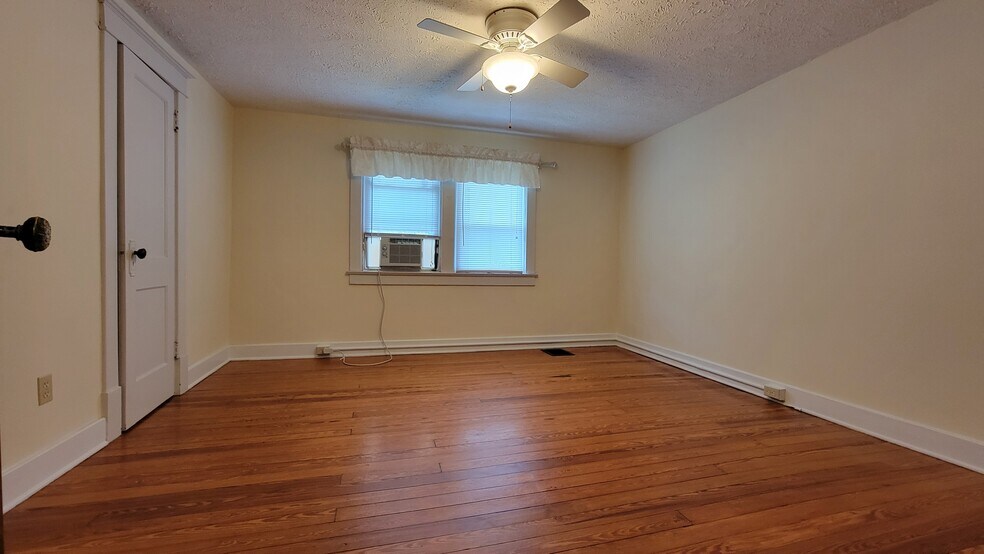 Building Photo - 3812 Taylorsville Rd