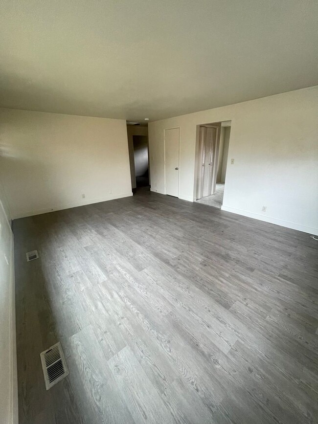 Building Photo - 2 Bedroom in Albany!