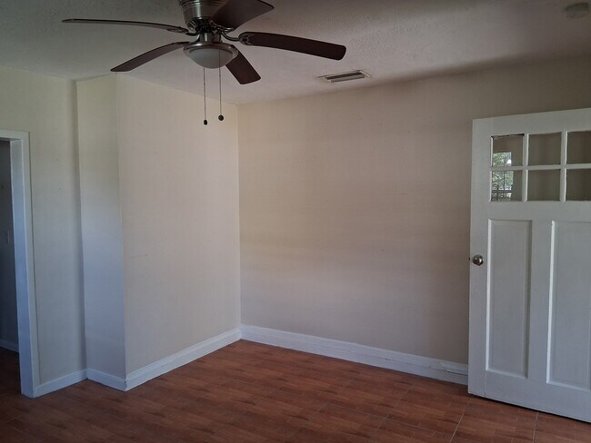 Building Photo - 1712 W 23rd St