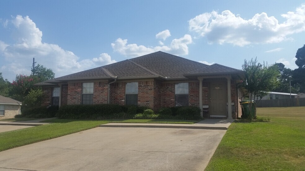 2 personal parking spaces - 5121 Galloping Way