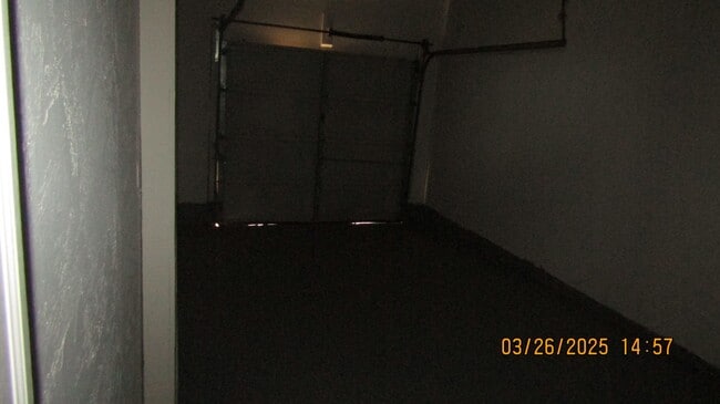 Building Photo - Newly renovated! Pet Friendly!