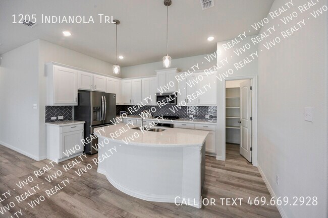 Building Photo - 1205 Indianola Trl