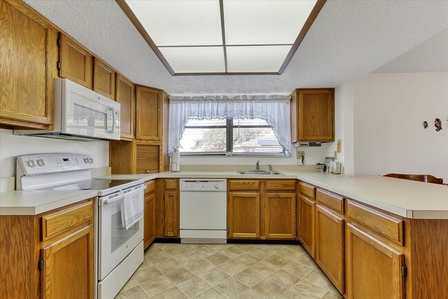 Building Photo - 905 Mendoza Ln