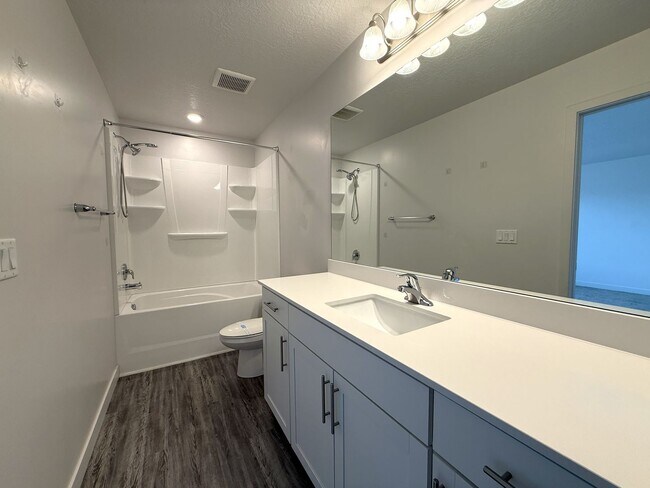 Building Photo - Townhome available now in Haven Dell!