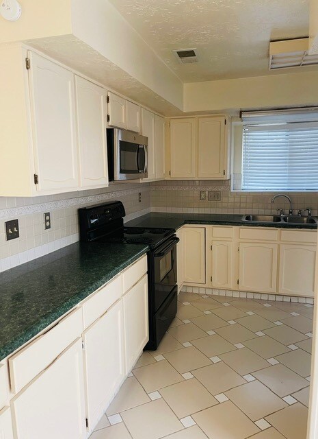 Building Photo - 6604 Belcamp Dr