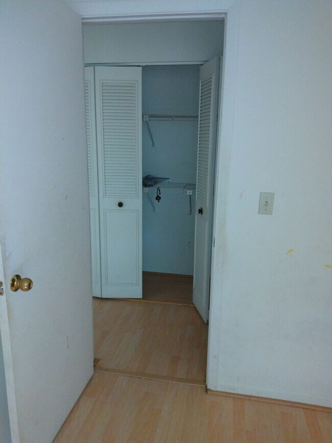 Building Photo - 2 bed 2 bath house for rent