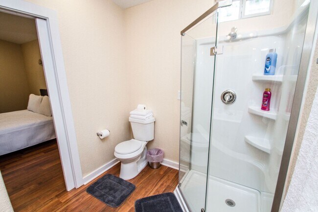 Building Photo - Douglas