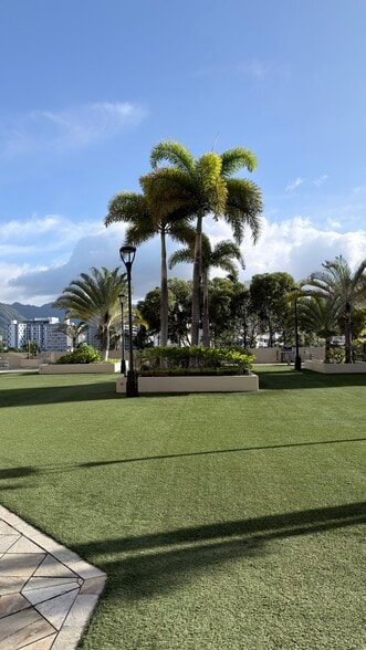 Building Photo - 2499 Kapiolani Blvd