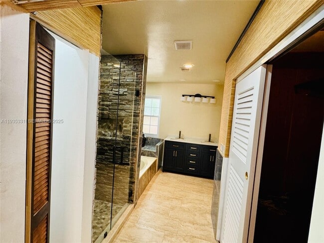 Building Photo - 931 SW 150th Ave