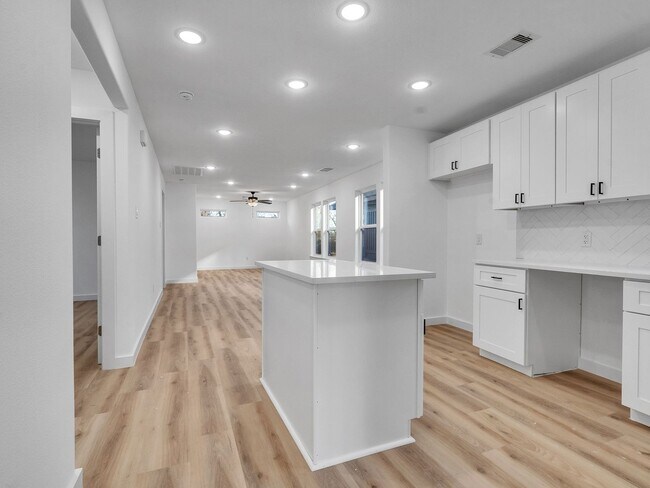 Building Photo - ? 3 Bed / 2.5 Bath Duplex – Spacious & Move-In Ready! ?